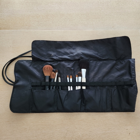 it cosmetics Handbags - IT COSMETICS for ULTA BRUSH ROLL
